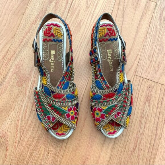 Embroidered oho ummer andals - Picture 5 of 10